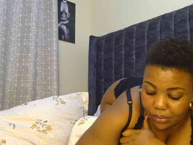thick-sexxy-moma webcam