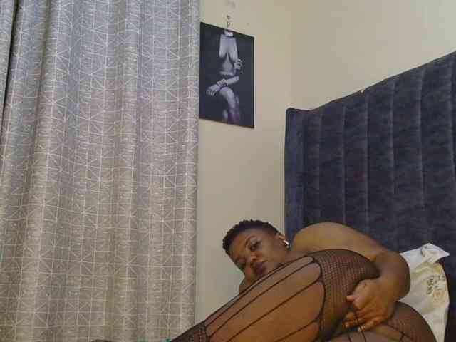 thick-sexxy-moma webcam