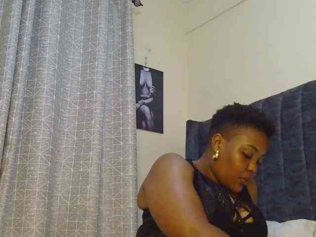 thick-sexxy-moma webcam