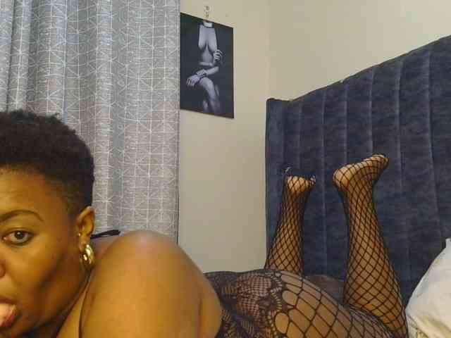 thick-sexxy-moma webcam