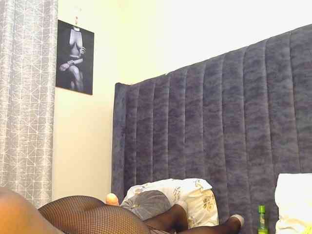 thick-sexxy-moma webcam