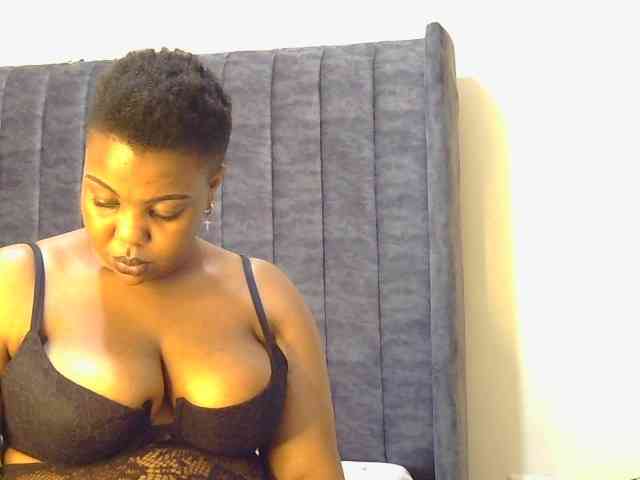thick-sexxy-moma webcam