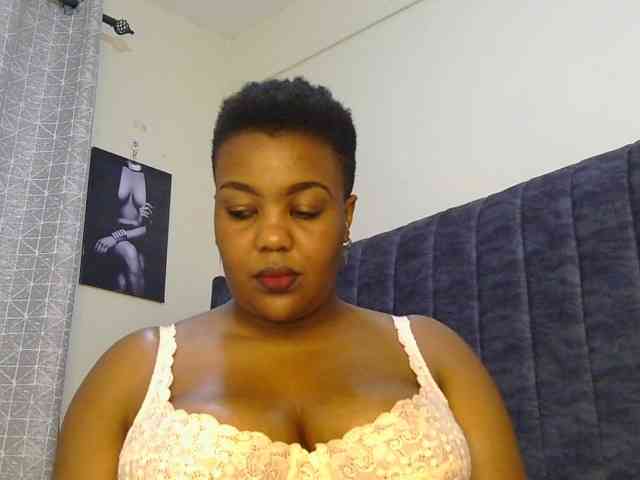 thick-sexxy-moma webcam