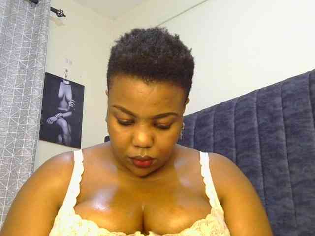 thick-sexxy-moma webcam