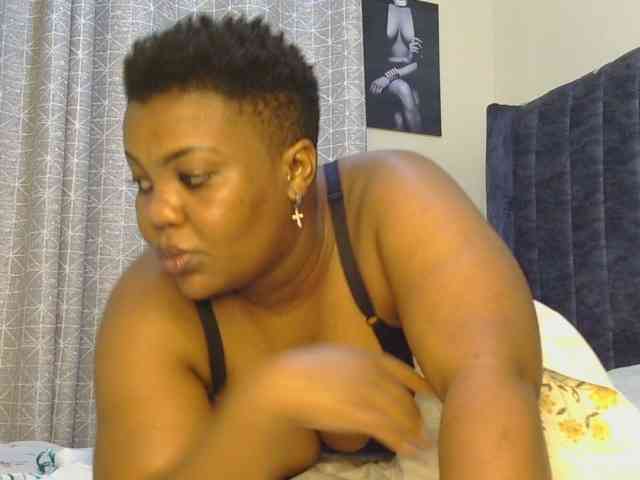 thick-sexxy-moma webcam