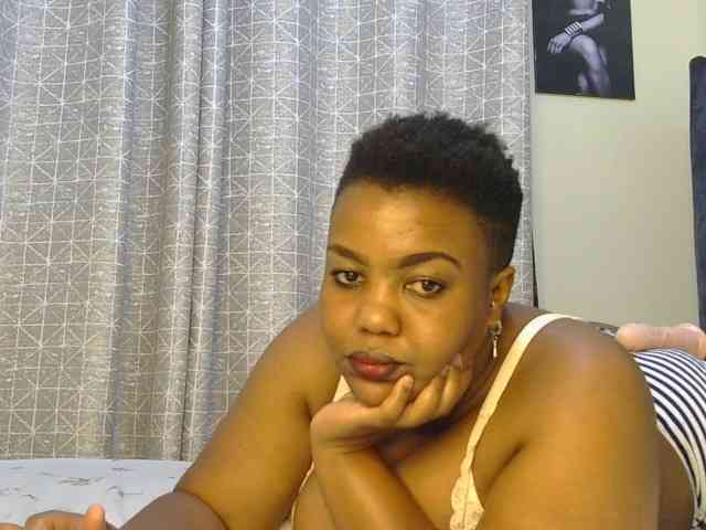 thick-sexxy-moma webcam