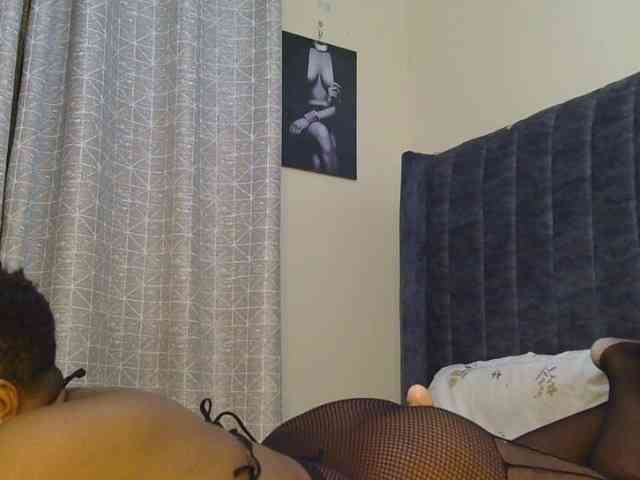 thick-sexxy-moma webcam