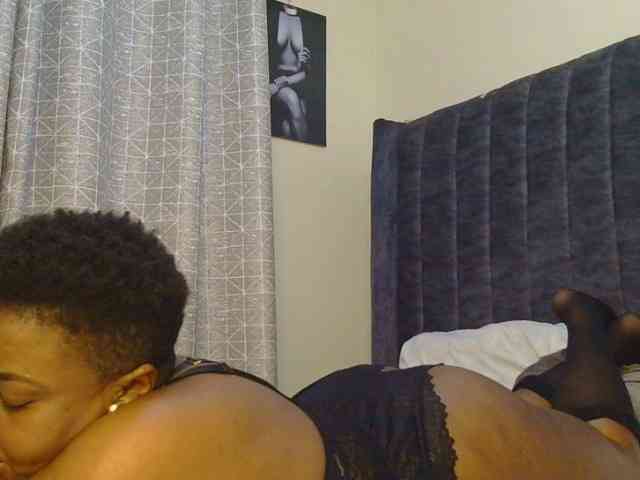 thick-sexxy-moma webcam