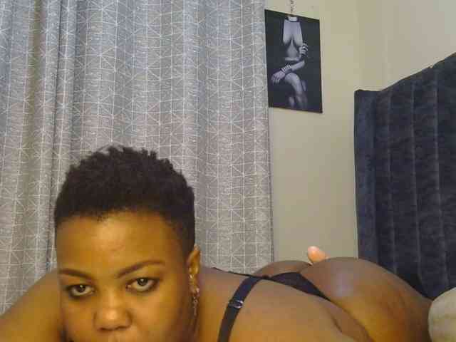 thick-sexxy-moma webcam