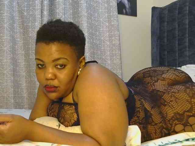 thick-sexxy-moma webcam