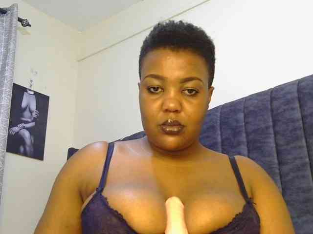 thick-sexxy-moma webcam