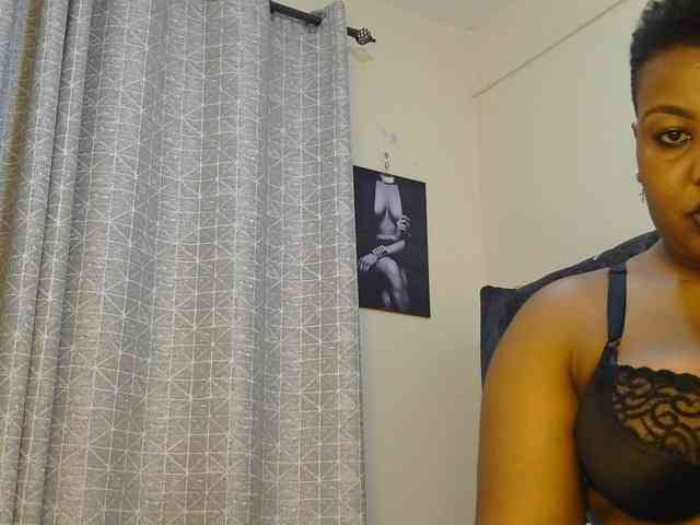 thick-sexxy-moma webcam