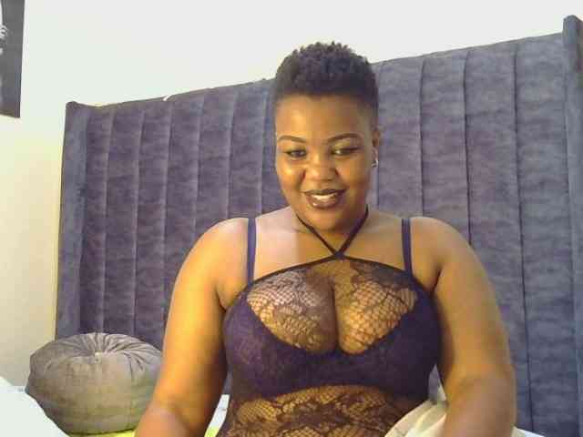 thick-sexxy-moma Live Webcam on BongaCams