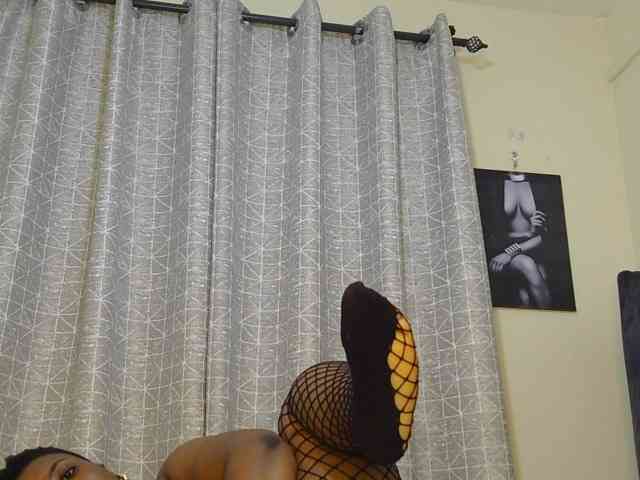 thick-sexxy-moma webcam