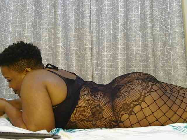 thick-sexxy-moma webcam