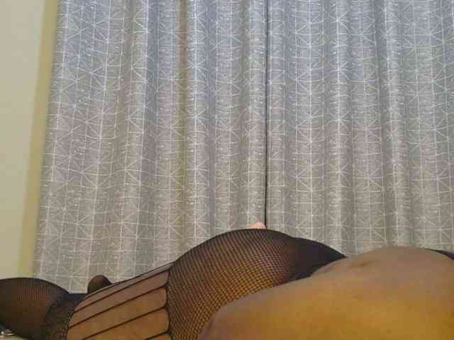 thick-sexxy-moma webcam