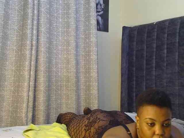 thick-sexxy-moma webcam
