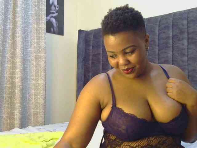 thick-sexxy-moma webcam