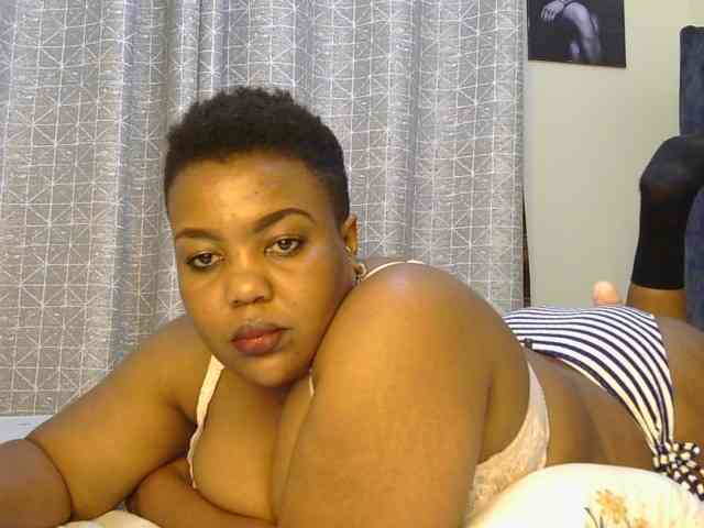 thick-sexxy-moma webcam