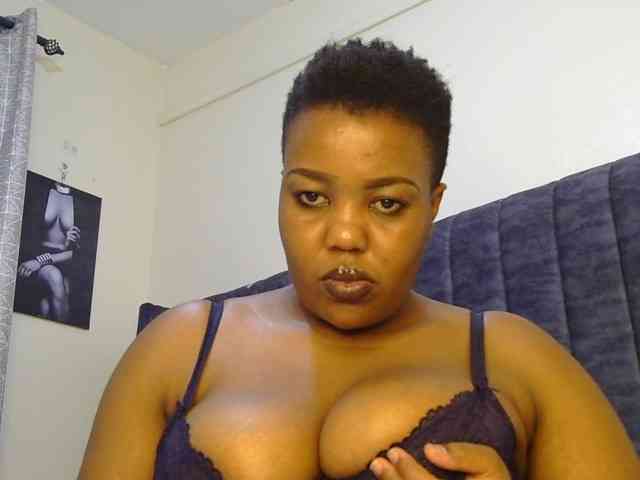 thick-sexxy-moma webcam