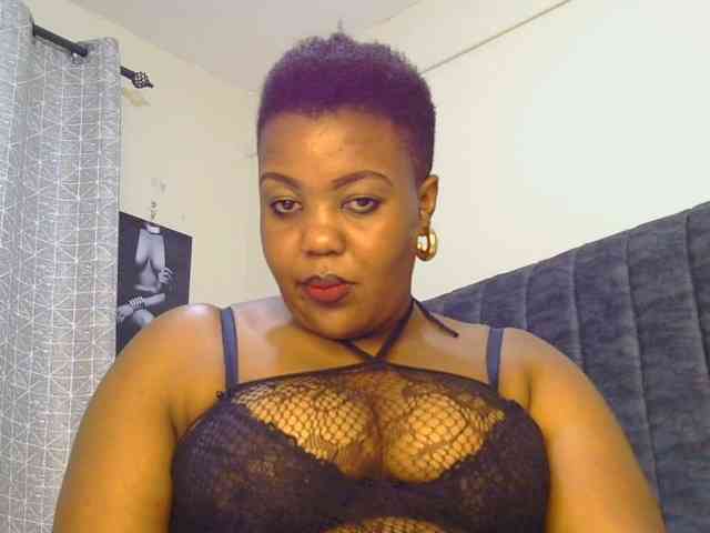 thick-sexxy-moma webcam