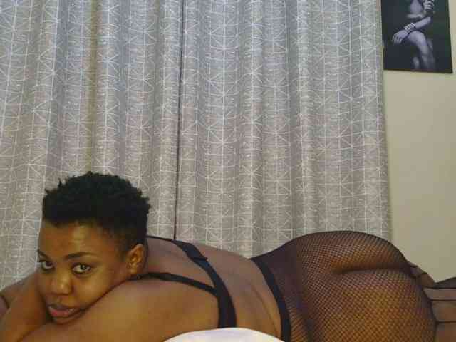 thick-sexxy-moma webcam