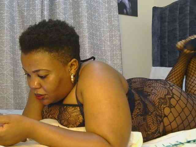 thick-sexxy-moma webcam