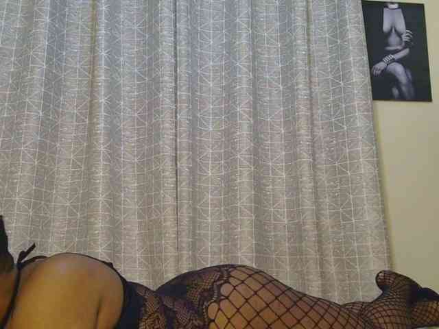 thick-sexxy-moma webcam