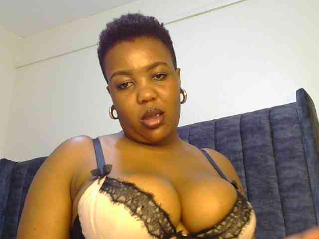 thick-sexxy-moma webcam