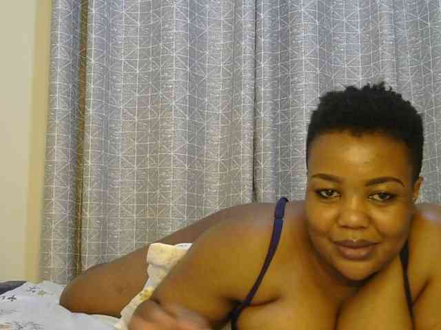 thick-sexxy-moma webcam