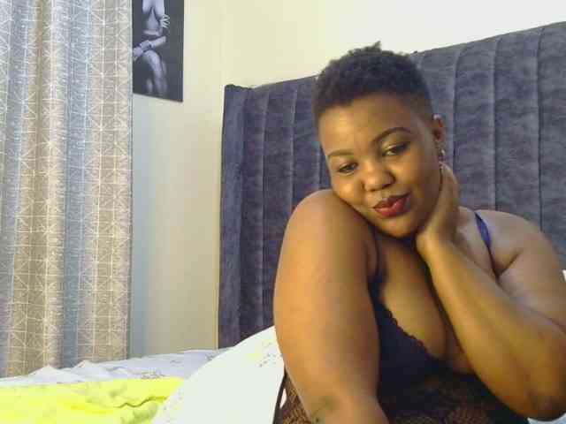 thick-sexxy-moma webcam