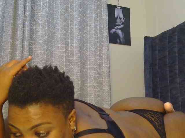 thick-sexxy-moma webcam