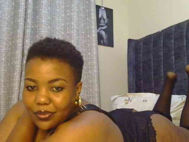 thick-sexxy-moma webcam