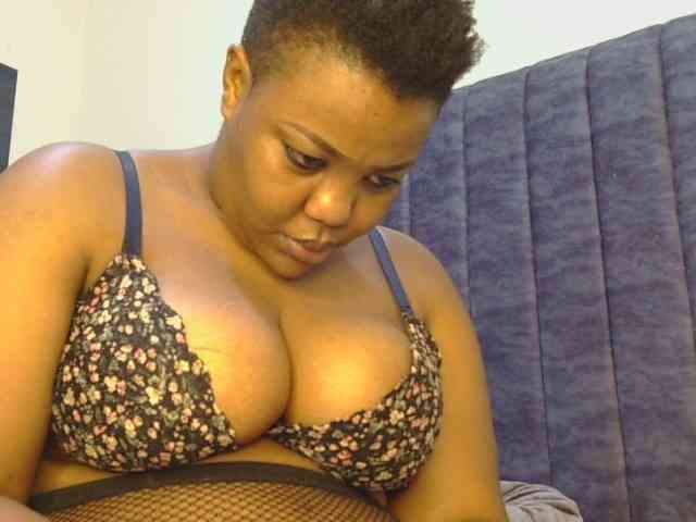 thick-sexxy-moma webcam
