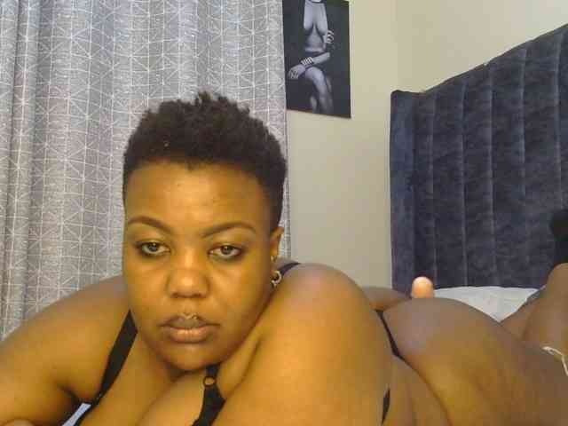 thick-sexxy-moma webcam