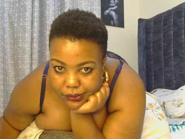 thick-sexxy-moma webcam