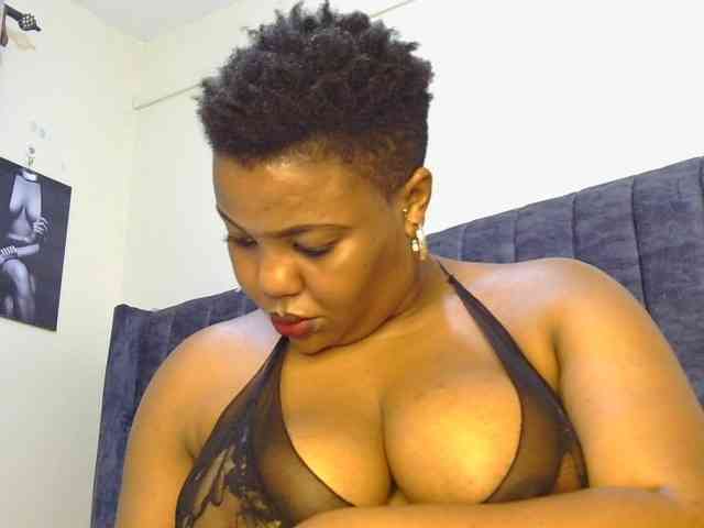 thick-sexxy-moma webcam