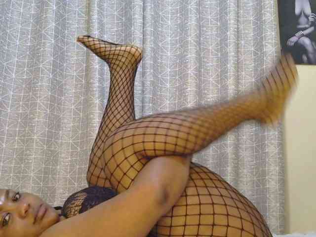 thick-sexxy-moma webcam