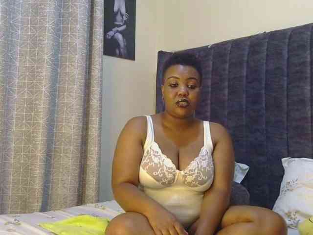 thick-sexxy-moma webcam