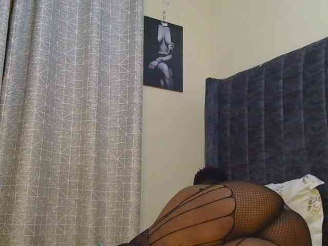 thick-sexxy-moma webcam
