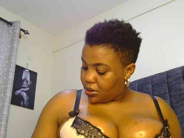 thick-sexxy-moma webcam
