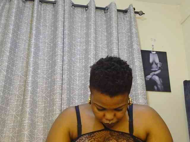 thick-sexxy-moma webcam