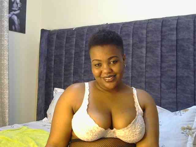 thick-sexxy-moma webcam