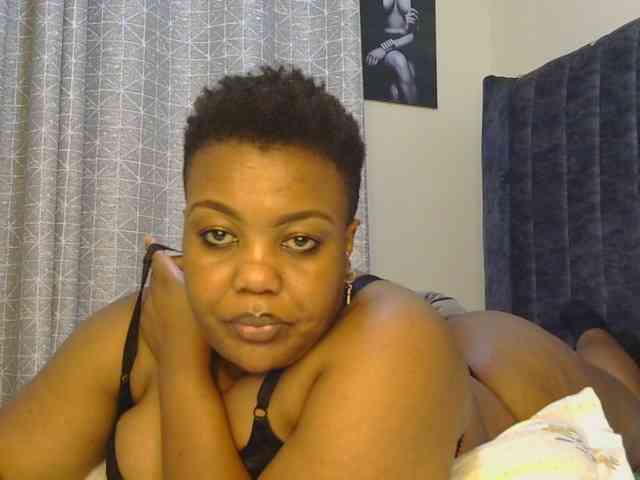 thick-sexxy-moma webcam