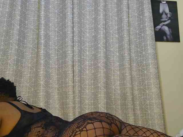 thick-sexxy-moma webcam