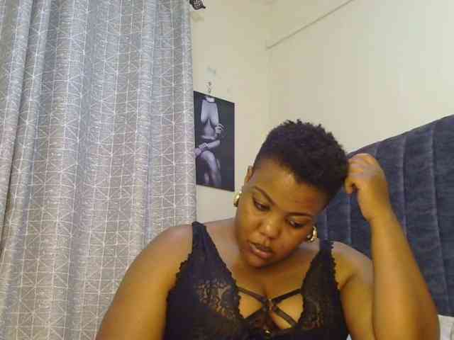 thick-sexxy-moma webcam