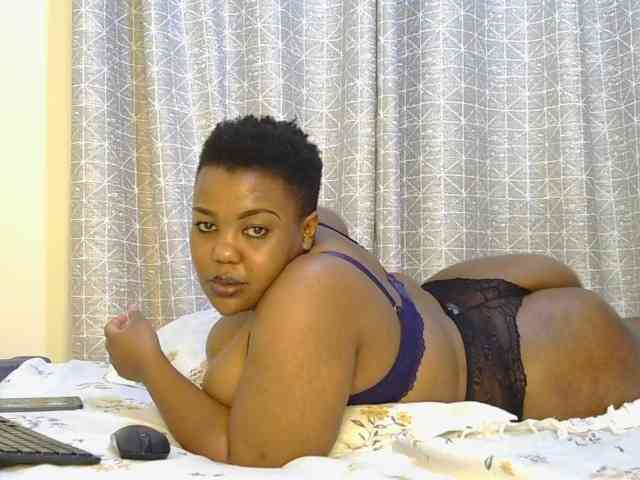 thick-sexxy-moma webcam