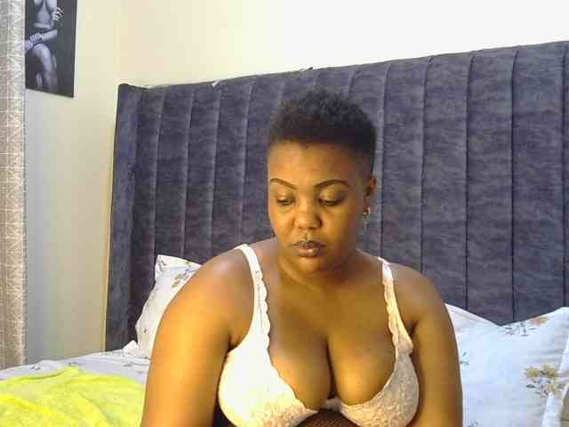 thick-sexxy-moma webcam