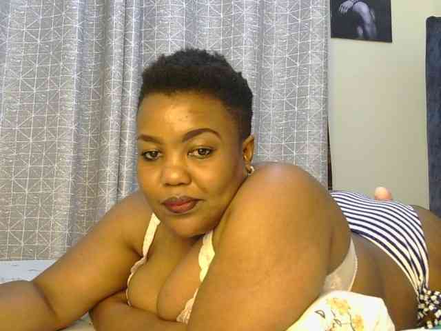 thick-sexxy-moma webcam