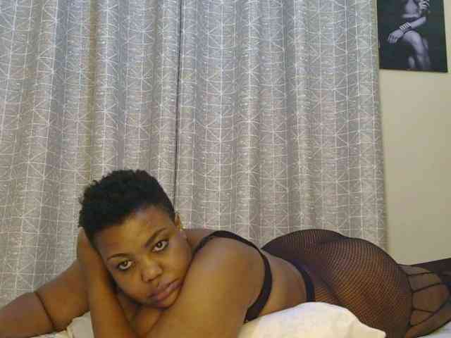thick-sexxy-moma webcam